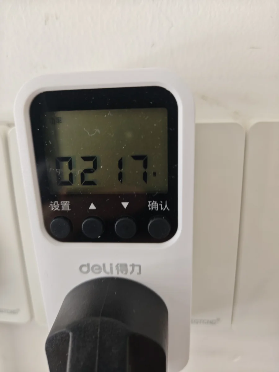 Wall power meter showing 217 W input during the late-stage taper of the EcoFlow RIVER 3 charge test