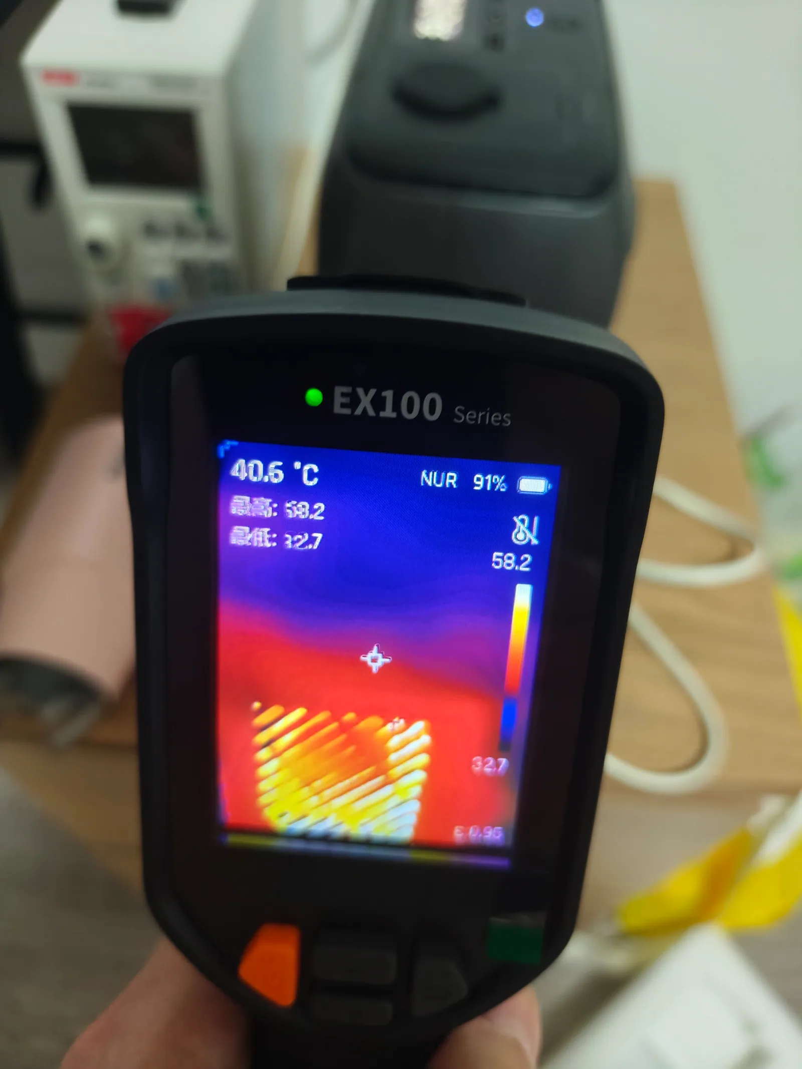 Thermal image of the EcoFlow RIVER 3 during fast AC charging